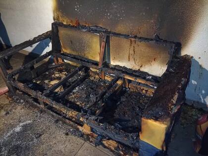El sillón donde se cree que pudo haberse iniciado el fuego en la casa de La Tota Santillán