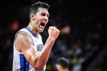 El símbolo: Luis Scola celebra y revalida su vigencia