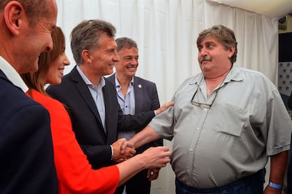 El sindicalista contaría con la bendición de Mauricio Macri para hacerse cargo de la CGT