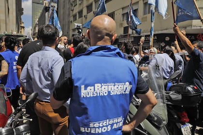 El sindicato bancario se sumó a la protesta del 24 de enero convocada por la CGT, pero abrirá las oficinas en horario reducido
