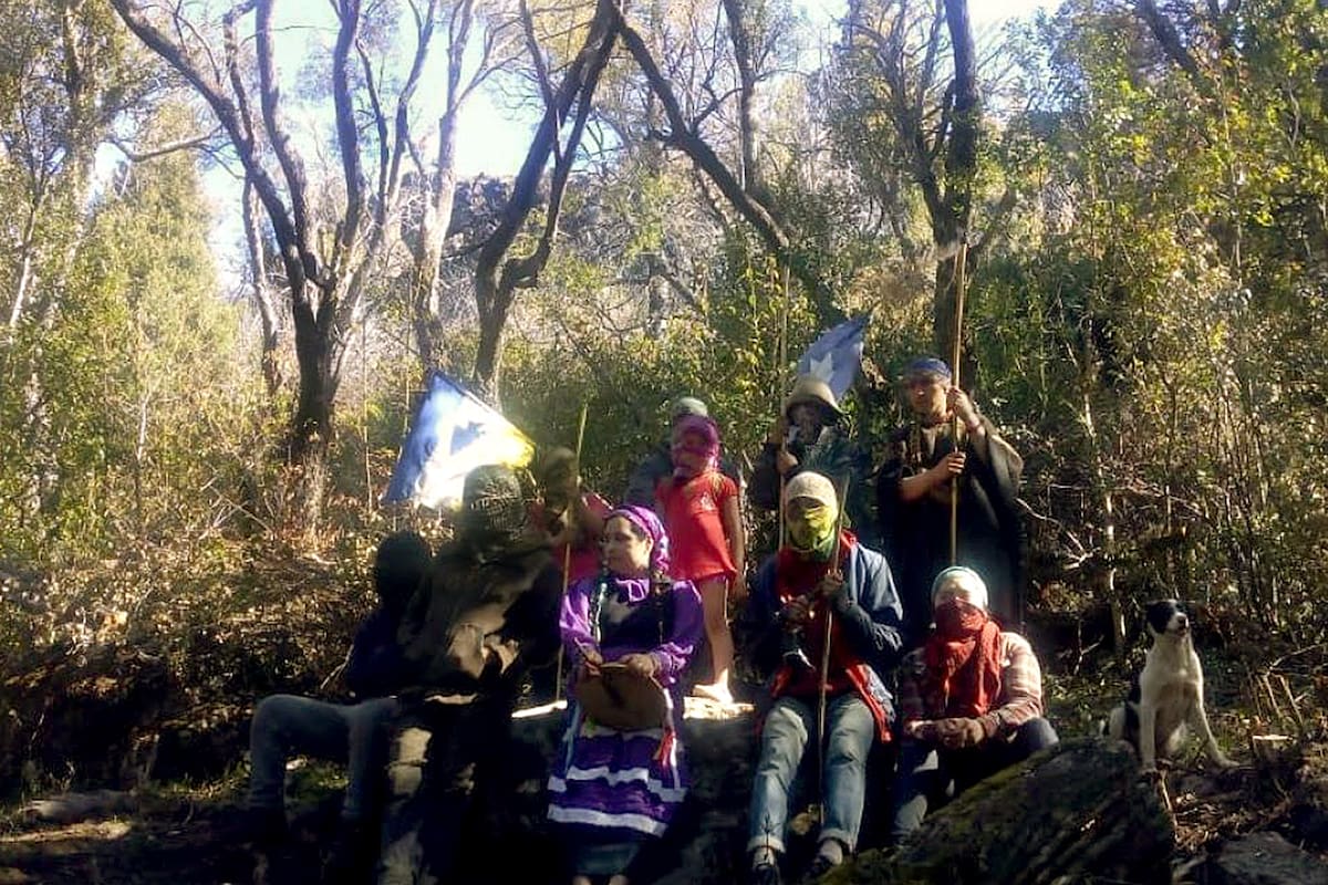 El sindicato de guardaparques denunció por la toma y los ataques recibidos a la agrupación autodenominada Pailako Lof; la oposición denuncia la inacción del Gobierno para proteger el patrimonio nacional