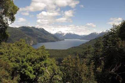 El sindicato de Guardaparques Nacionales escribió una carta dirigida al Presidente de Parques Nacionales, Daniel Somma, en donde se lo acusa de actuar en complicidad con los usurpadores; "Un desamparo total", expresaron