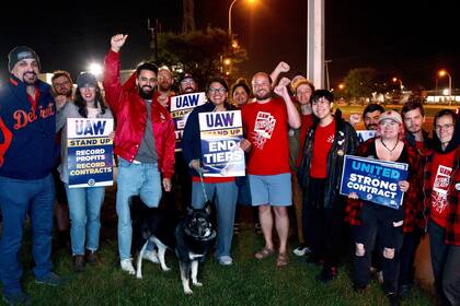 El sindicato United Auto Workers (UAW, por sus siglas en inglés) entró en huelga este viernes ante la falta de acuerdo para la negociación de sus contratos