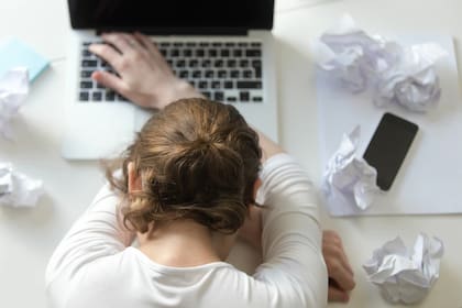 El síndrome de estar quemado puede deteriorar la comunicación y las relaciones entre los trabajadores