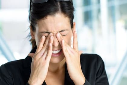 Hay que evitar el contacto con los ojos cuando se aplique el gel debajo de los ojos para prevenir irritaciones