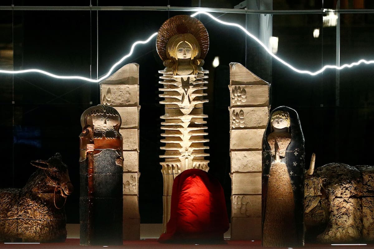 El singular pesebre es exhibido en el Vaticano