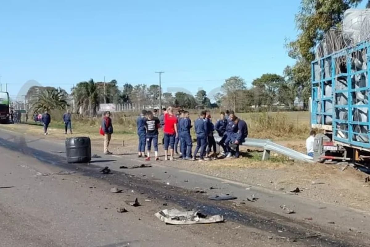 El siniestro, según indicaron fuentes policiales, se registró cerca de las 13.30, a la altura del complejo deportivo que utiliza el plantel tatengue, sobre la Ruta Nacional 19