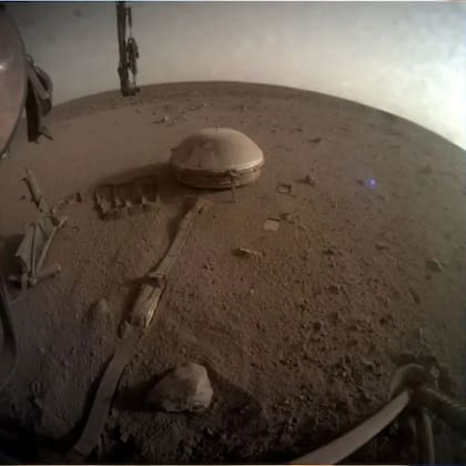 El sismómetro del módulo Insight de la Nasa registró datos que les permitieron a los científicos concluir que hay agua en las profundidades de Marte