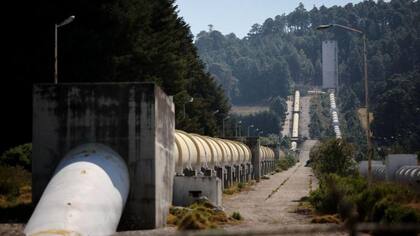 El sistema Cutzamala abastece a Ciudad de México de parte del agua que consume a través de tuberías.