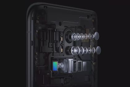 El sistema de cámara tipo periscopio del Oppo Reno 10x Zoom, con dos sensores de lentes normales y el zoom óptico tipo periscopio