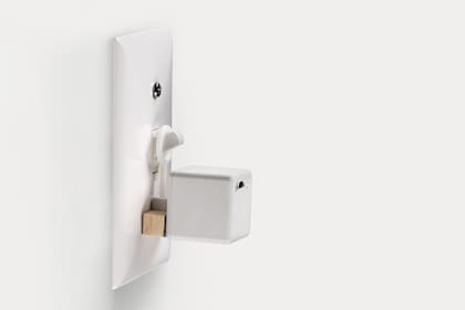 El sistema de Fingerbot permite activar botones o interruptores de luces o electrodomésticos que no tienen conexión a Internet