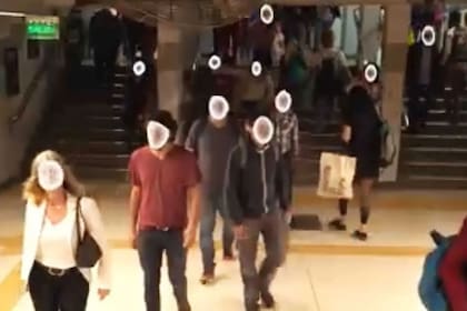 El sistema de identificación facial busca prófugos instalado en 300 cámaras de la red de vigilancia pública en la ciudad de Buenos Aires.