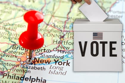 El sistema de ranked-choice voting (RCV) implementado desde 2019 obligará a un conteo por rondas sucesivas: si ningún candidato supera el 50% en primera preferencia, se eliminará al último lugar y redistribuirán sus votos hasta lograr mayoría absoluta