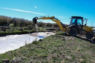 Abrieron tres compuertas de un río y el agua llegará a 80 campos