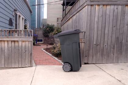 El sistema de ruedas cuenta con una base de recarga y es compatible con los cestos que utilizan los recolectores en Estados Unidos