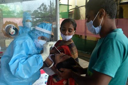 El sistema de salud de la India, subfinanciado y con problemas crónicos, también hacía pensar en lo peor