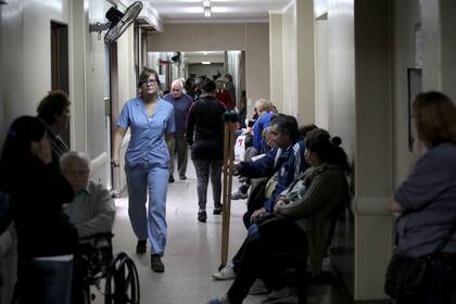 El sistema de salud está segmentado y, como ocurre también en otros países, el tipo de coberturas se vincula con la situación laboral