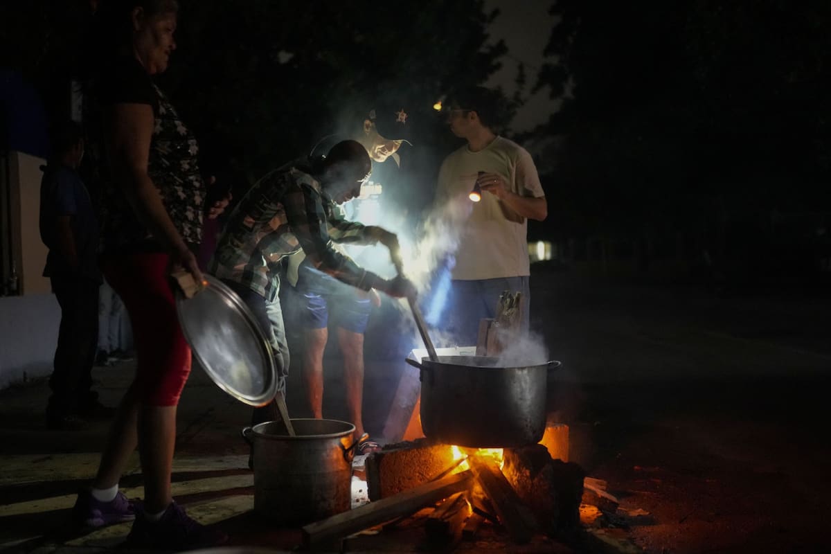 El sistema eléctrico de Cuba enfrenta un colapso sin precedentes, con apagones de hasta 22 horas en varias provincias