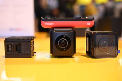 El sistema modular de Insta360 para grabar video en 360 grados o con un gran angular 4K; el sistema es sumergilbe y puede agregar funciones