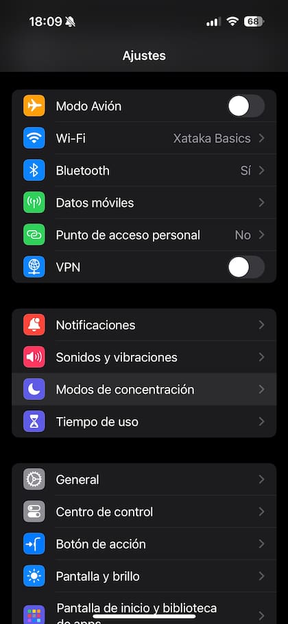 El sistema permite gestionar de manera detallada qué personas y aplicaciones tienen permiso para enviarte alertas mientras el modo permanece activo (Foto: Captura)