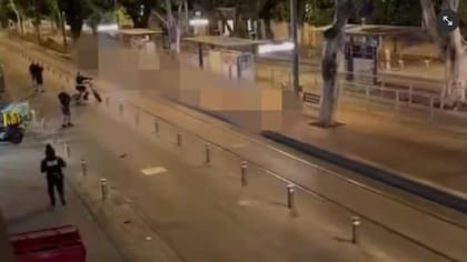 El sitio del tiroteo en la parada de ómnibus del Boulevard Jerusalén, en Jaffa