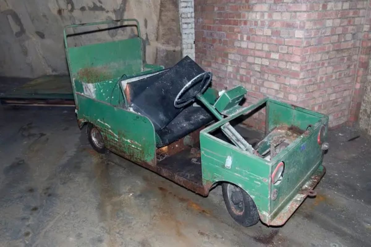 El sitio es tan grande que los residentes habrían necesitado estos carritos eléctricos para moverse