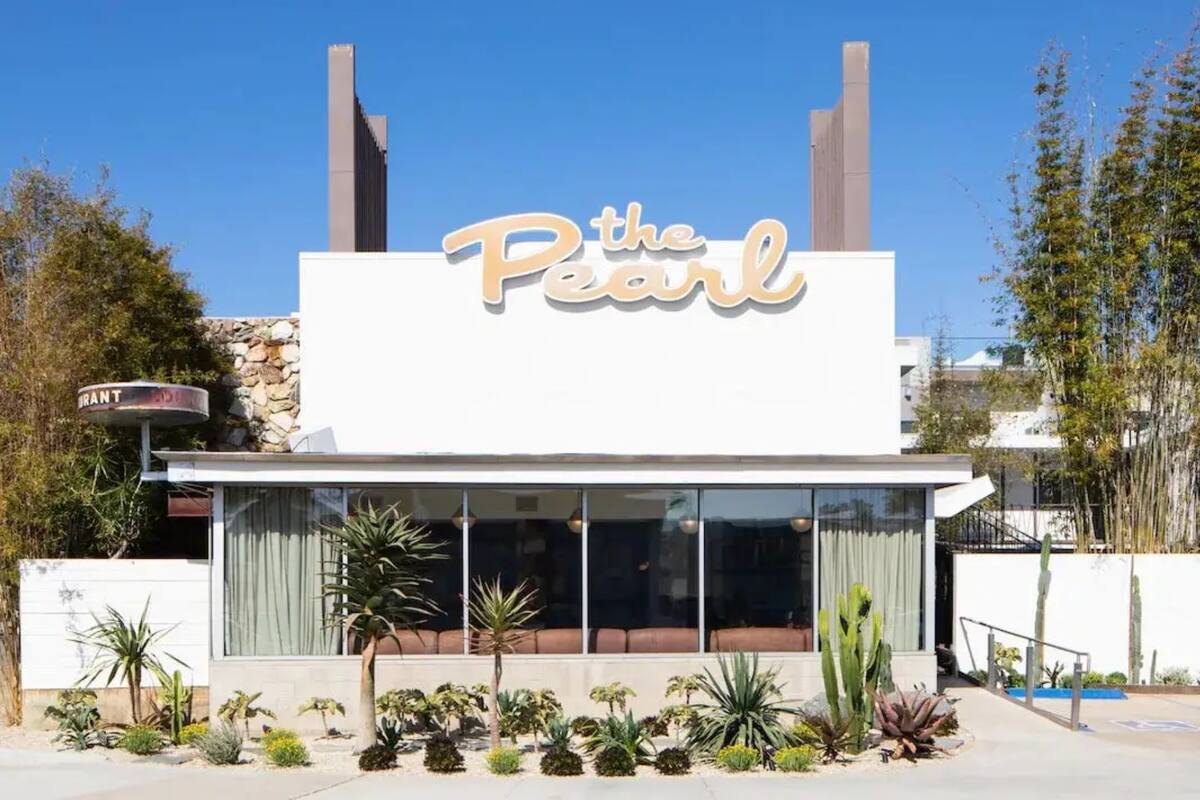 El sitio Hotels.com publicó un original concurso para viajar por hoteles de playa al mejor estilo de los años 50