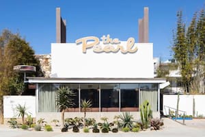 El sitio Hotels.com publicó un original concurso para viajar por hoteles de playa al mejor estilo de los años 50
