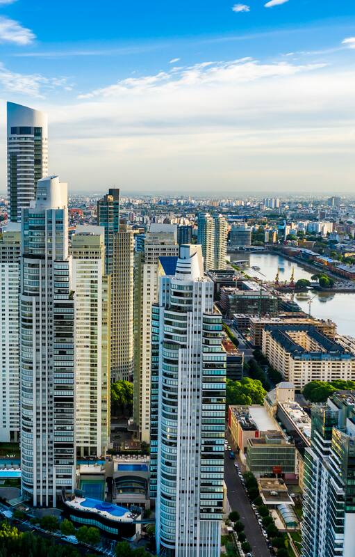 El skyline de Buenos Aires hoy hace foco en las torres de Puerto Madero.