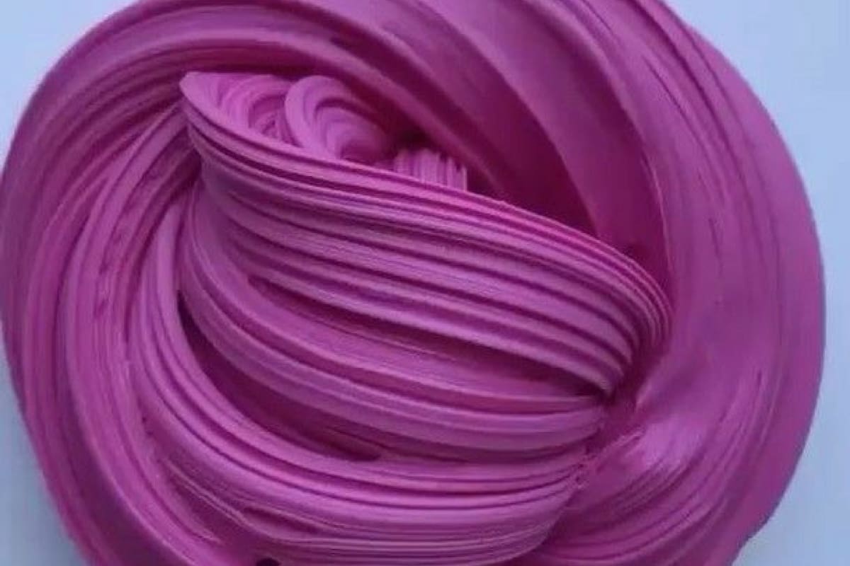 El slime casero es una masa viscosa que los más chicos aman fabricar