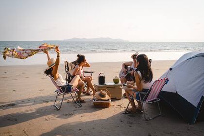 El slow living habla de, en lugar de buscar estímulos constantes, enfocarnos en actividades significativas y priorizar la calidad sobre la cantidad