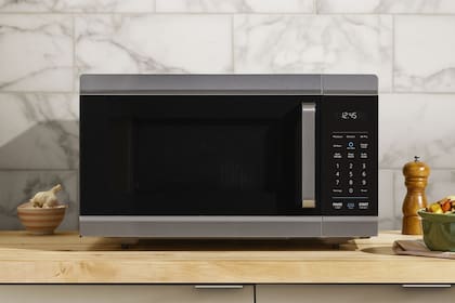 El Smart Oven de Amazon está integrado al asistente Alexa, admite funciones de cocción de alimentos mediante un escaneo de paquetes y funciona como horno eléctrico, de convección y como microondas