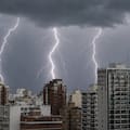 A qué hora llegan las tormentas fuertes a Buenos Aires, según el SMN