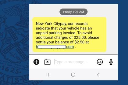 El SMS que reciben los residentes de Nueva York alertándolos de una supuesta deuda de tránsito inexistente (X/@NYCMayorsOffice)