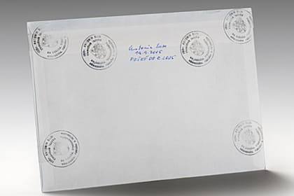 El sobre es objeto de múltiples teorías (Foto: @NarodniArchivCZ)