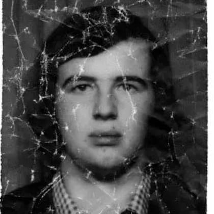 El sobreviviente Jeremy Gavins en 1972, alrededor de la época en que estaba recibiendo la terapia de aversión por electro-choque