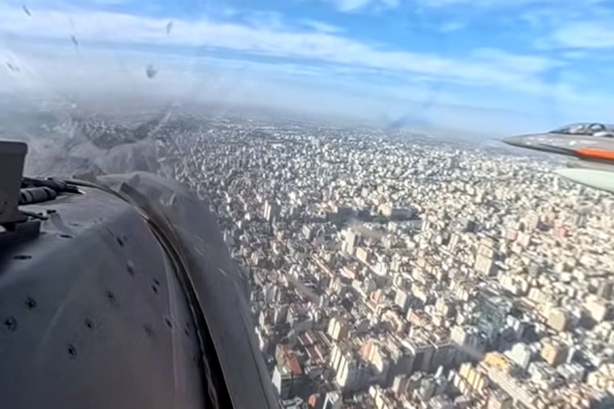 El sobrevuelo de los F-16 daneses sobre Buenos Aires, captado desde la cabina de uno de los pilotos