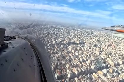 El sobrevuelo de los F-16 daneses sobre Buenos Aires, captado desde la cabina de uno de los pilotos