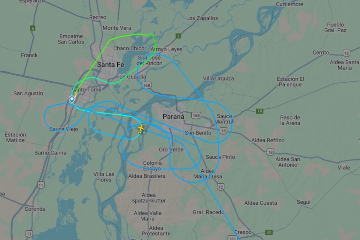 El sobrevuelo del avión de Aerolíneas sobre el aeropuerto de Sauce Viejo.