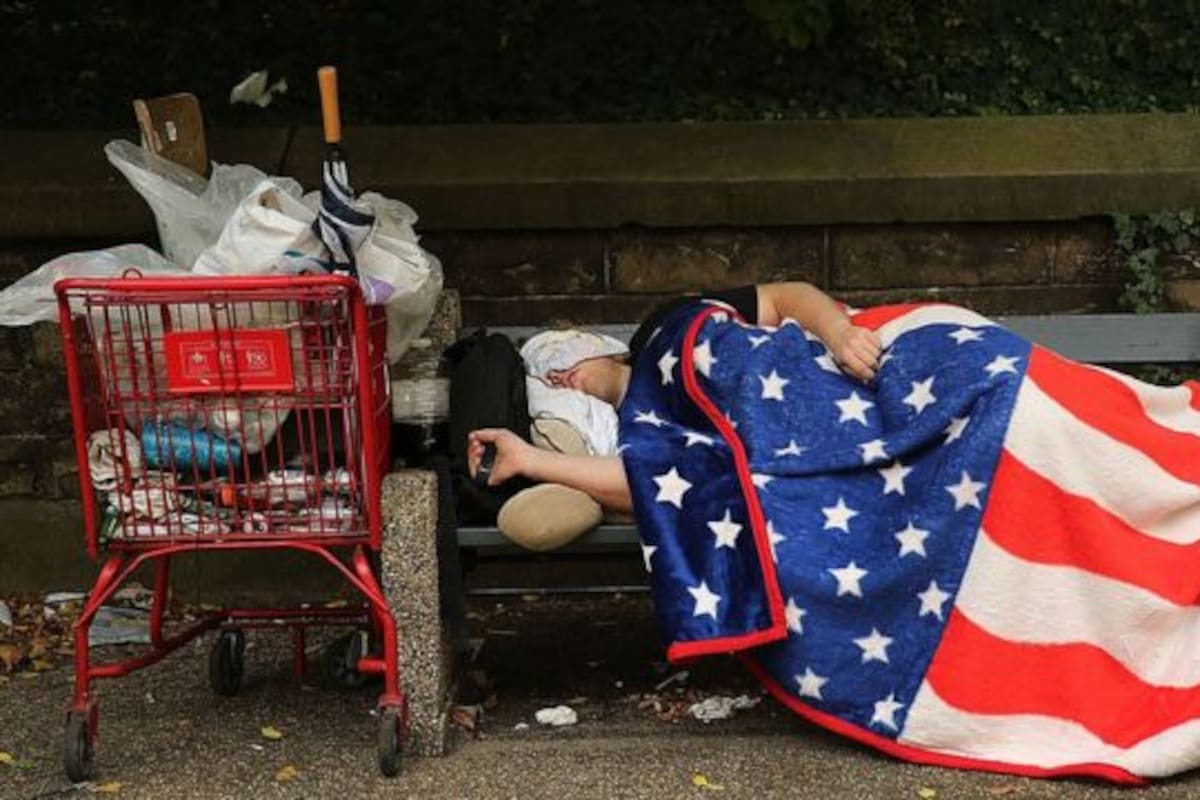 El sociólogo y autor de más una decena de ensayos argumenta que el negocio de estas entidades es obtener la mayor cantidad posible de beneficio manteniendo a todos los demás endeudados, durante el mayor tiempo posible