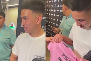 El sofisticado bolso en el que Alan Velasco guardó la camiseta de Lionel Messi