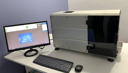 El software utiliza algoritmos propios de análisis de imagen e inteligencia artificial para analizar cada grano de una muestra y determinar su calidad.