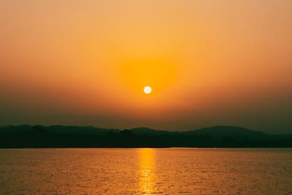 El sol de medianoche es un fenómeno natural que ocurre en los polos de la Tierra (Foto Pexels)