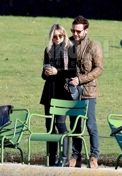El sol del mediodía hace agradable el paseo invernal por el Jardín de las Tullerías.