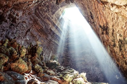 El sol entra a las cuevas