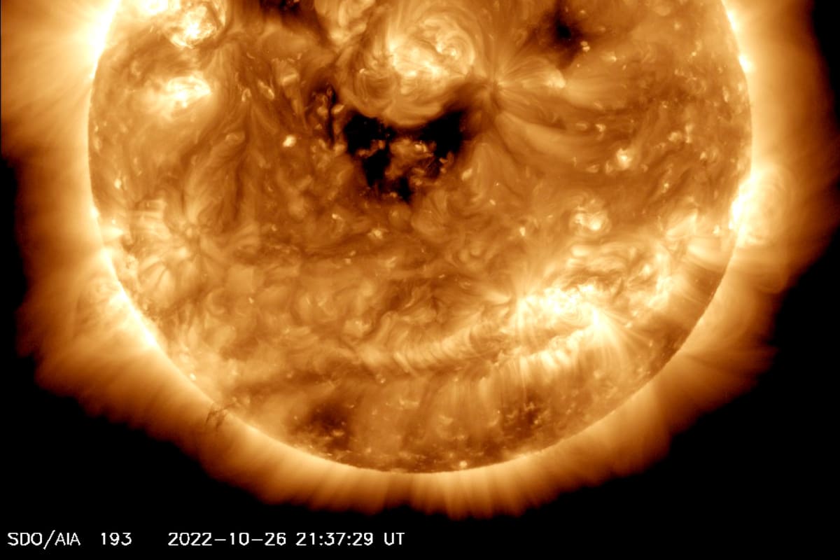 El sol "sonriente", la foto que difundió la NASA