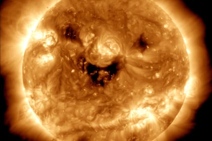 El sol "sonriente", la foto que difundió la NASA
