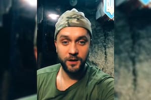 El soldado usaba su cuenta de TikTok para divertirse; hoy, es la forma que tiene de mostrarle a sus hijas y a su esposa que sigue vivo