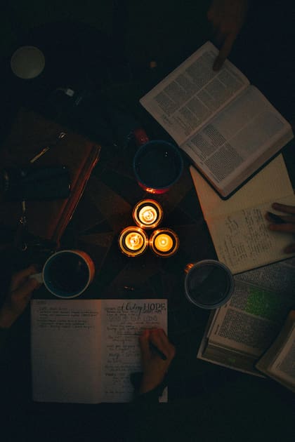 El solsticio de invierno es considerado un buen momento para realizar rituales por su asociación con la luz y el inicio de un nuevo ciclo (Pexels/ Isaac Taylor)