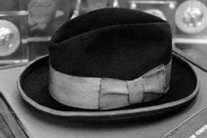 El sombrero que utilizaba Igor Sikorksy cada vez que se montaba a un modelo nuevo de helicóptero que debía probar